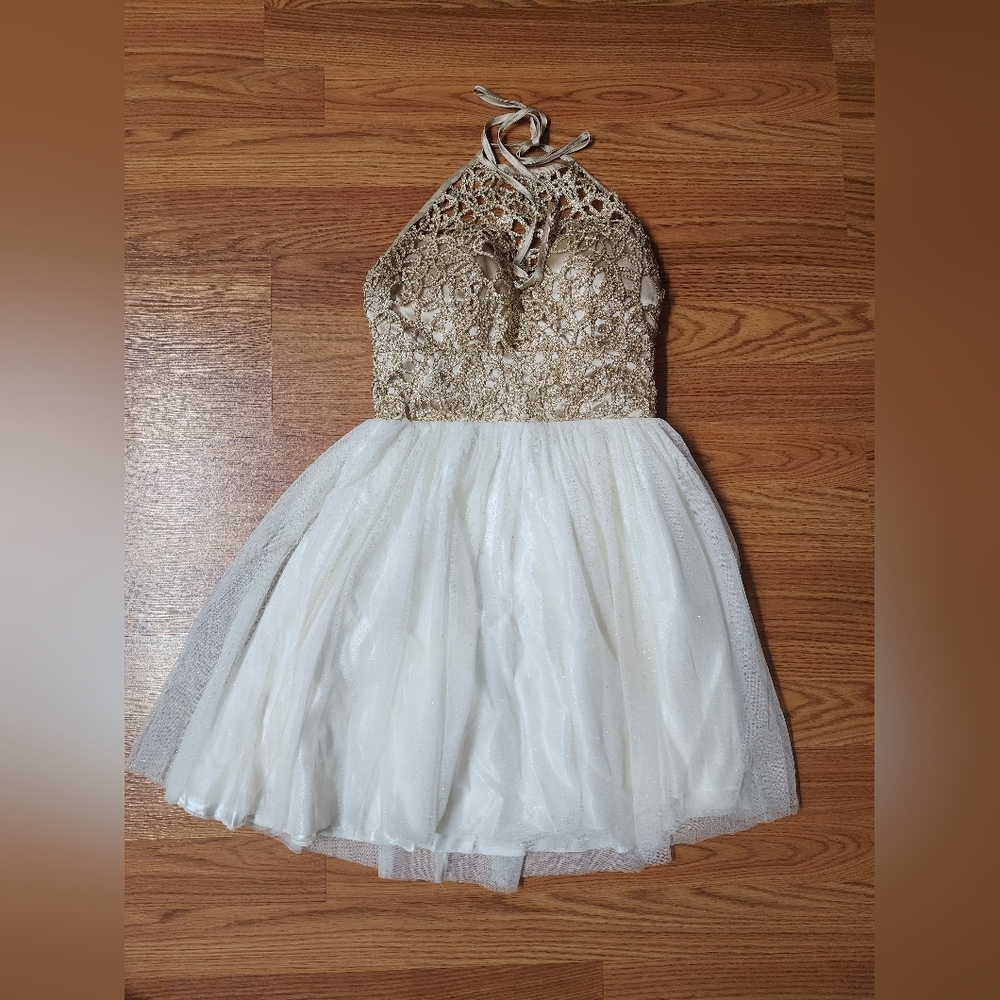 B.Darlin white and gold junior dress size 1_2